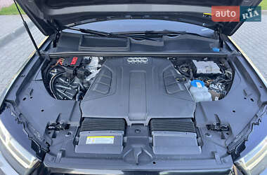 Внедорожник / Кроссовер Audi Q7 2016 в 
