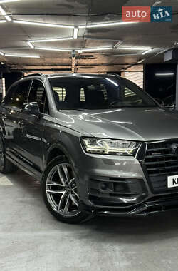 Позашляховик / Кросовер Audi Q7 2016 в 