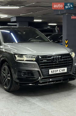 Позашляховик / Кросовер Audi Q7 2016 в 