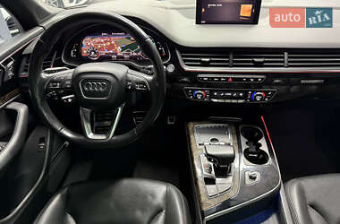 Позашляховик / Кросовер Audi Q7 2016 в 
