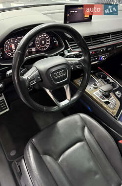 Позашляховик / Кросовер Audi Q7 2016 в 