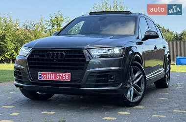 Позашляховик / Кросовер Audi Q7 2018 в 