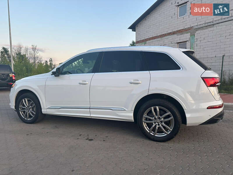 Позашляховик / Кросовер Audi Q7 2021 в Києві