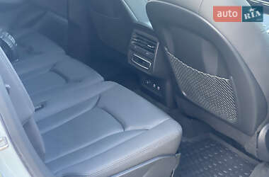Позашляховик / Кросовер Audi Q7 2021 в 
