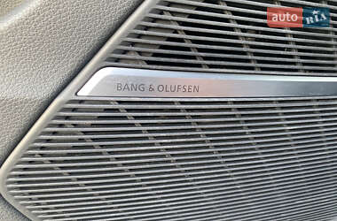 Позашляховик / Кросовер Audi Q7 2021 в 
