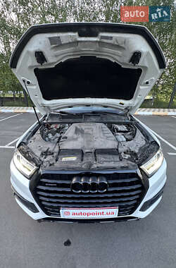 Позашляховик / Кросовер Audi Q7 2018 в 