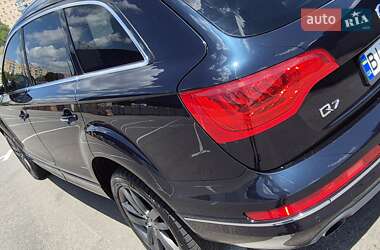 Позашляховик / Кросовер Audi Q7 2012 в 