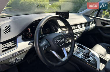 Позашляховик / Кросовер Audi Q7 2019 в 