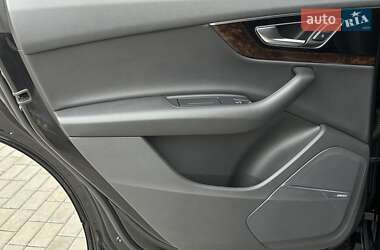 Позашляховик / Кросовер Audi Q7 2016 в 