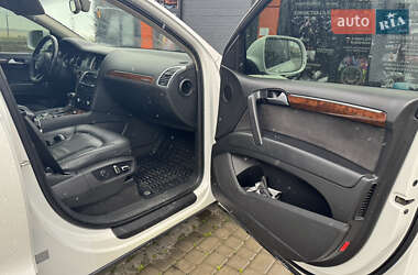 Позашляховик / Кросовер Audi Q7 2013 в 