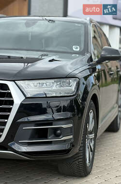 Позашляховик / Кросовер Audi Q7 2017 в 