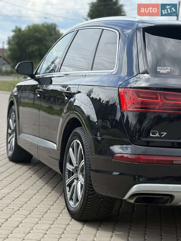 Внедорожник / Кроссовер Audi Q7 2017 в Коломые