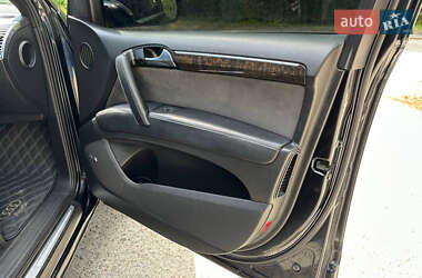 Позашляховик / Кросовер Audi Q7 2009 в 