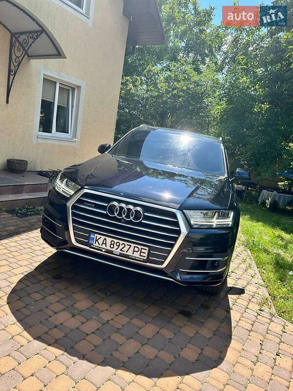 Позашляховик / Кросовер Audi Q7 2017 в 