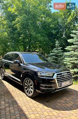 Позашляховик / Кросовер Audi Q7 2017 в 
