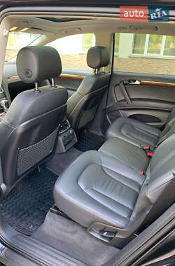 Позашляховик / Кросовер Audi Q7 2012 в 