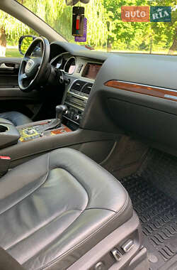 Позашляховик / Кросовер Audi Q7 2012 в 