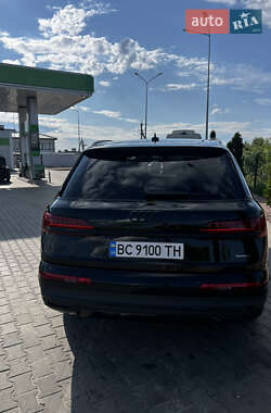 Позашляховик / Кросовер Audi Q7 2020 в 