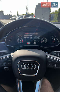 Позашляховик / Кросовер Audi Q7 2020 в 
