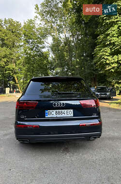 Позашляховик / Кросовер Audi Q7 2016 в 