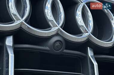 Позашляховик / Кросовер Audi Q7 2020 в 