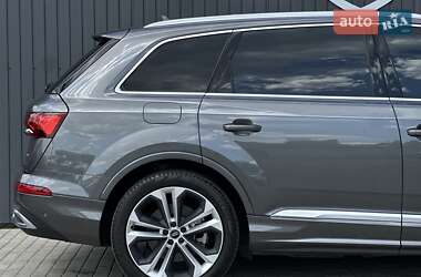Позашляховик / Кросовер Audi Q7 2020 в 