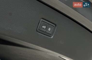 Позашляховик / Кросовер Audi Q7 2020 в 