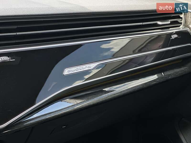 Позашляховик / Кросовер Audi Q7 2020 в Мукачевому