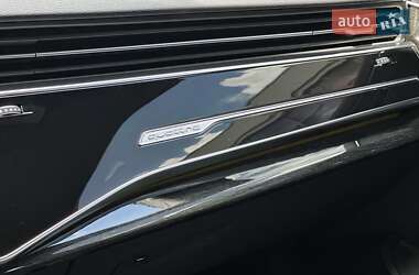 Позашляховик / Кросовер Audi Q7 2020 в 
