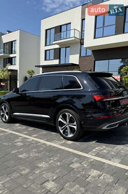 Позашляховик / Кросовер Audi Q7 2020 в 