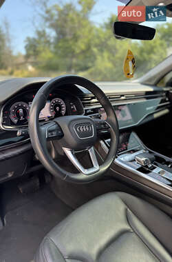 Позашляховик / Кросовер Audi Q7 2020 в 