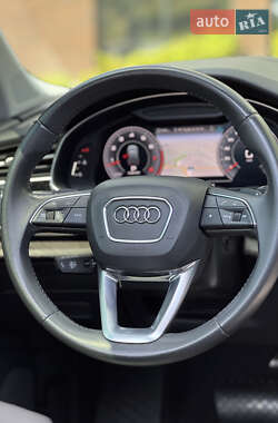 Позашляховик / Кросовер Audi Q7 2020 в 