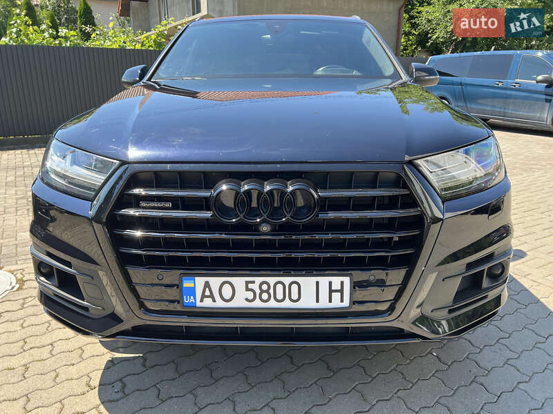 Внедорожник / Кроссовер Audi Q7 2017 в Хусте