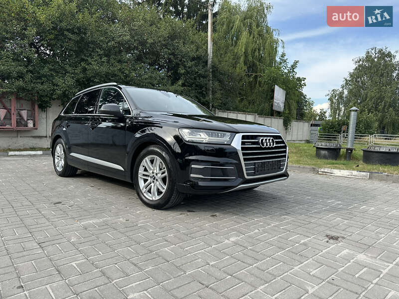 Позашляховик / Кросовер Audi Q7 2016 в 