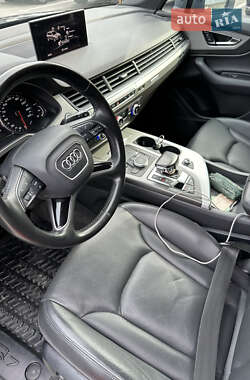 Позашляховик / Кросовер Audi Q7 2016 в 