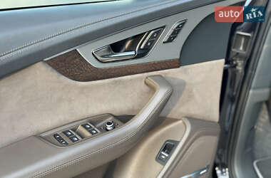 Позашляховик / Кросовер Audi Q7 2015 в 
