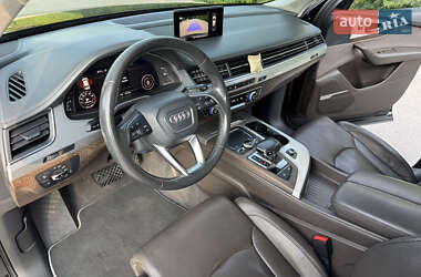 Позашляховик / Кросовер Audi Q7 2015 в 