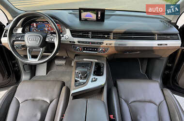 Позашляховик / Кросовер Audi Q7 2015 в 