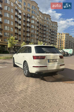 Позашляховик / Кросовер Audi Q7 2017 в 