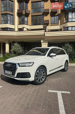 Позашляховик / Кросовер Audi Q7 2017 в 