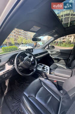Позашляховик / Кросовер Audi Q7 2017 в 