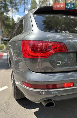 Позашляховик / Кросовер Audi Q7 2013 в 