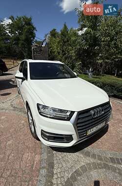 Внедорожник / Кроссовер Audi Q7 2017 в 