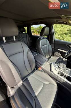 Внедорожник / Кроссовер Audi Q7 2017 в 