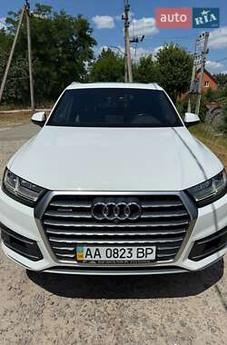 Внедорожник / Кроссовер Audi Q7 2017 в 