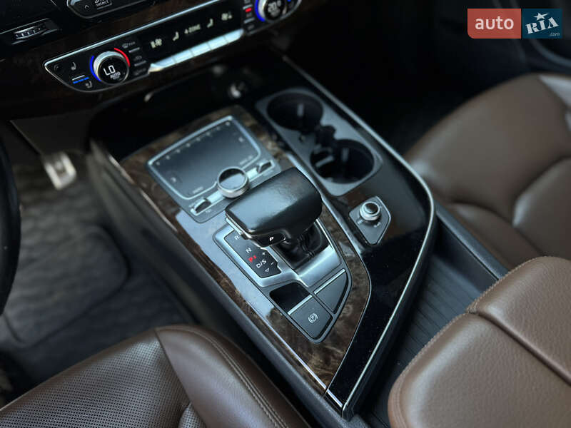 Позашляховик / Кросовер Audi Q7 2017 в Києві