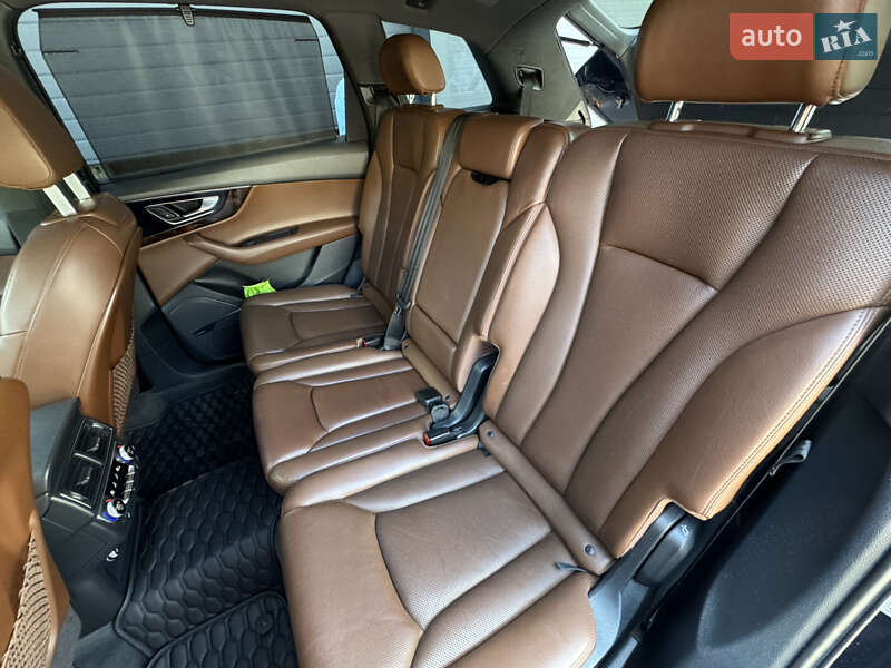 Позашляховик / Кросовер Audi Q7 2017 в Києві