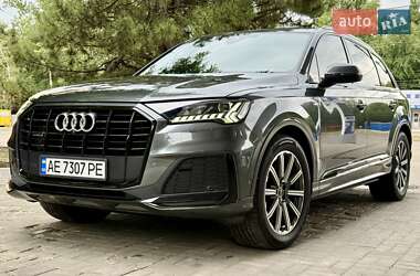 Позашляховик / Кросовер Audi Q7 2021 в 