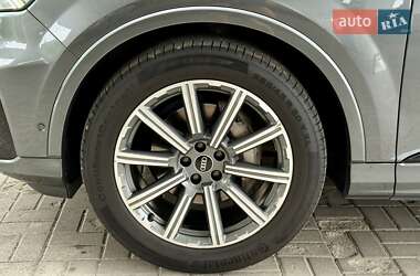 Позашляховик / Кросовер Audi Q7 2021 в 