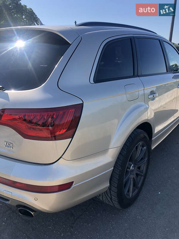 Внедорожник / Кроссовер Audi Q7 2013 в Павлограде